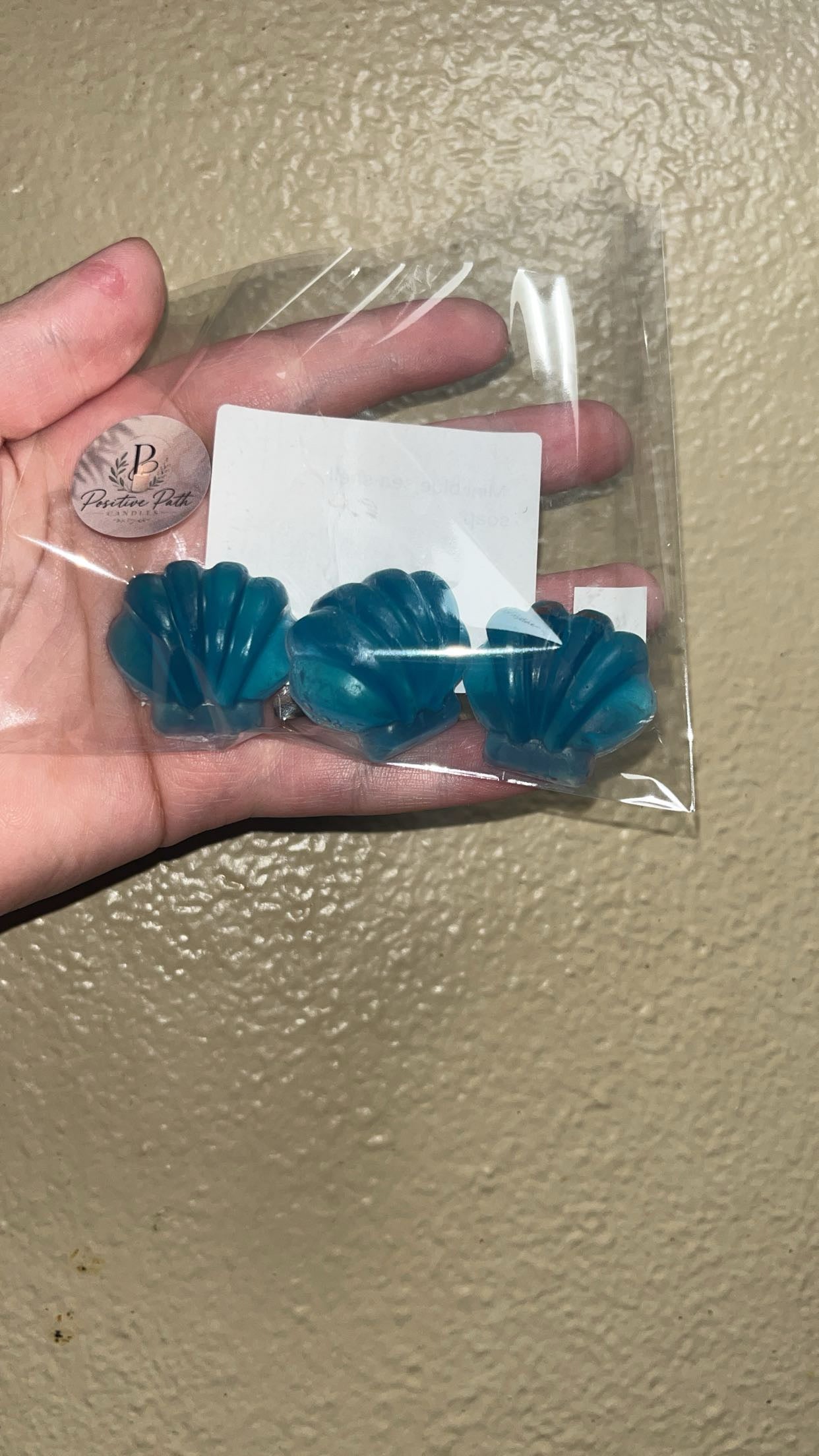 Mini blue sea-shell soap x3